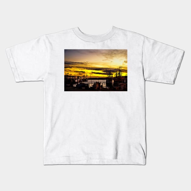 North Shields Fish Quay at Dusk Kids T-Shirt by Violaman